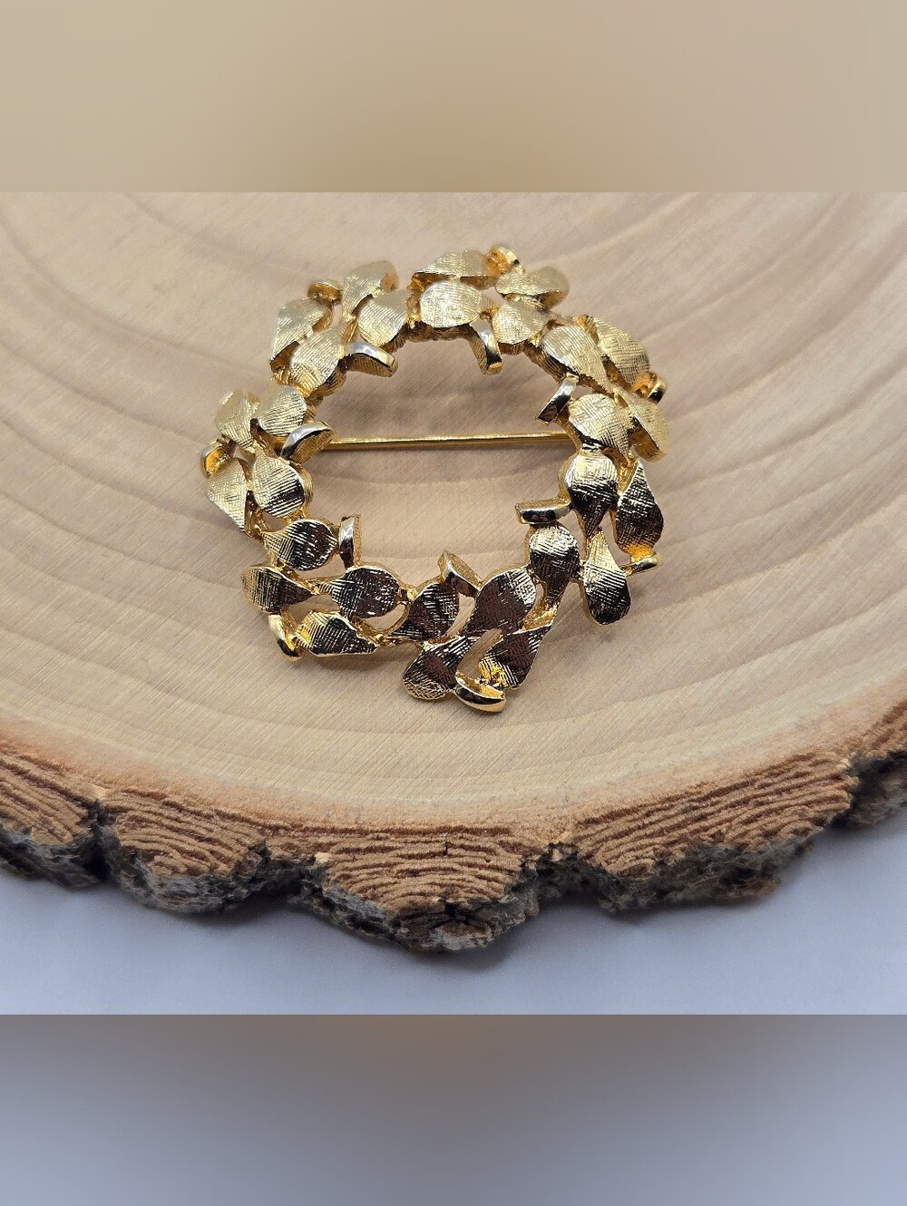 Vintage Coro Gold Plated Wreath Brooch
